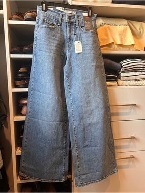 728 Levi’s high rise wide leg